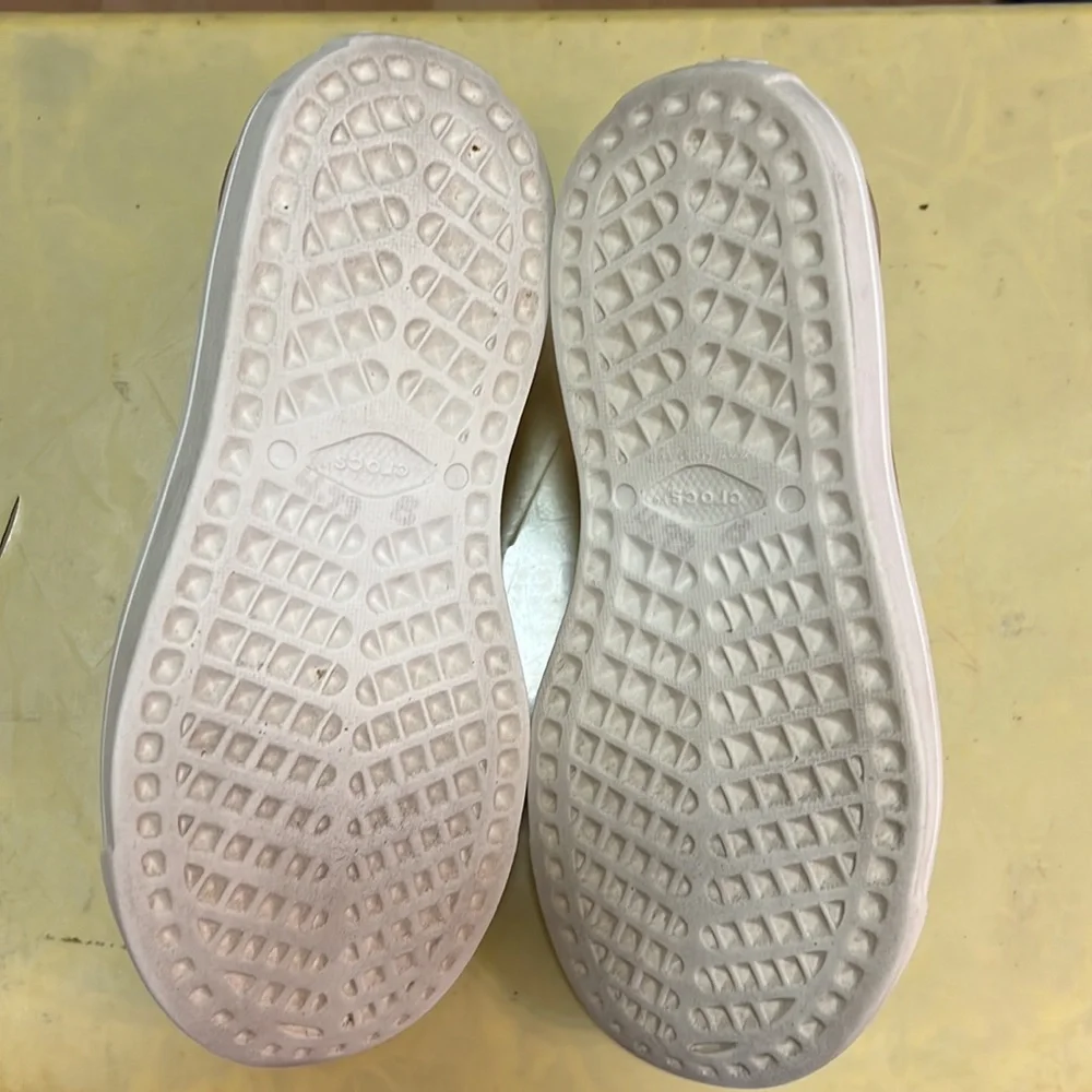 CROCS Children's Slip On Water Shoes Light Pink Size J2